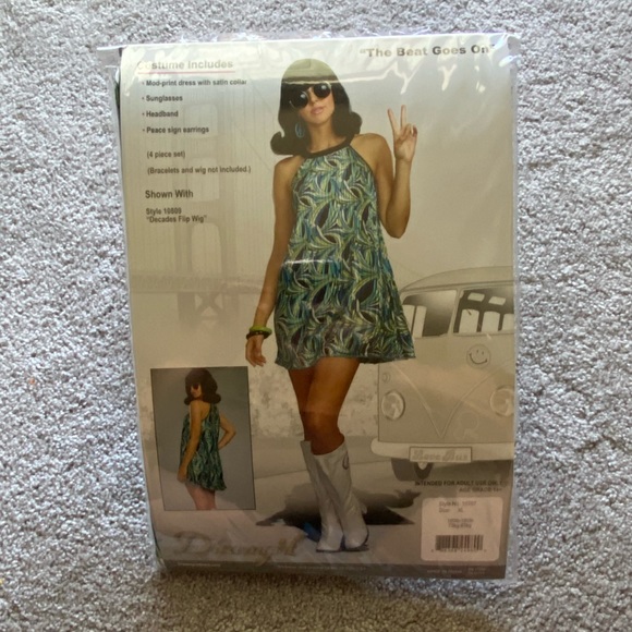 Woman’s Costume - Picture 6 of 6